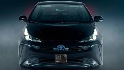 Toyota Prius - Автомобили Toyota научатся следить за другими водителями и фиксировать нарушения ПДД - autocentre.ua