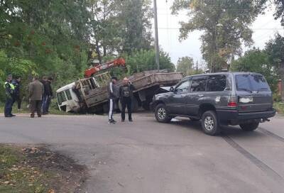 Не пропустивший грузовик водитель внедорожника получил травмы в ДТП в Тверской области - afanasy.biz - Тверская обл.