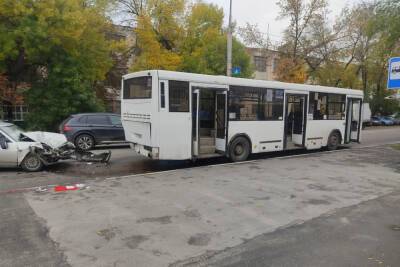 На Моршанском шоссе в Тамбове легковушка врезалась в автобус - tambov.mk.ru - Тамбов