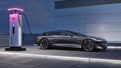 Audi показала электромобиль Grandsphere с выдвижным рулем и цветком в салоне - autonews.autoua.net