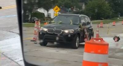 Водитель BMW «отличился» на дороге, проигнорировав ремонтные работы - autocentre.ua