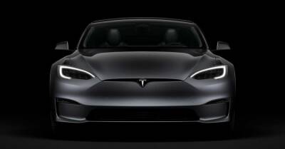 Tesla может выпустить бюджетную модель без руля и педалей - motor.ru