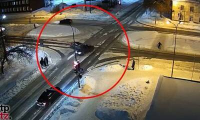 Два автомобиля столкнулись в новогоднюю ночь в Петрозаводске - gubdaily.ru - республика Карелия - Петрозаводск
