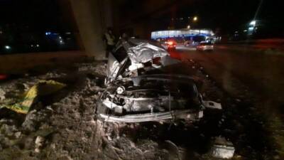 В Новосибирске автомобиль врезался в опору моста – погибли двое - usedcars.ru - Новосибирск
