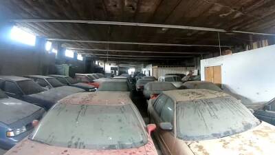 Блогер нашел заброшенный склад с редкими автомобилями (видео) - autocentre.ua