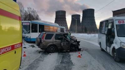 В ДТП с автобусом в Новосибирске погиб человек - usedcars.ru - Новосибирск - Новосибирская обл.