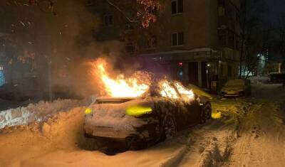 В Уфе ночью сгорел автомобиль Porsche Panamera - mkset.ru - Уфа