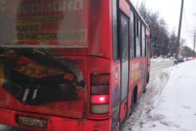 В Ярославле водитель автобуса ехал с зажатым в дверях пенсионером - yar.mk.ru - Ярославль