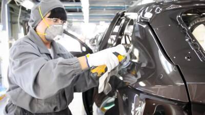 Видео: как на АвтоВАЗе устраняют дефекты лакокрасочного покрытия на Lada Vesta - motor.ru