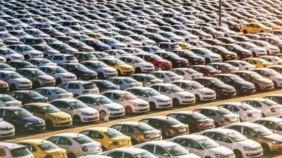 Очереди за новыми автомобилями в России растянулись до 2023 года - motor.ru - Россия