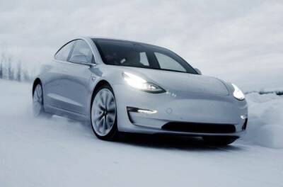Выживший: водитель Tesla 14 часов простоял в снежной буре - news.infocar.ua - Украина