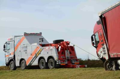 На чешских дорогах появился уникальный эвакуатор для грузовиков - autocentre.ua - Италия