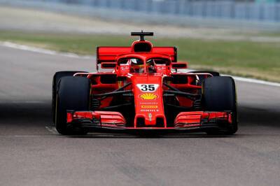 Шарль Леклер - Карлос Сайнс - Роберт Шварцман - Ferrari пришлось заменить машину на тестах - f1news.ru