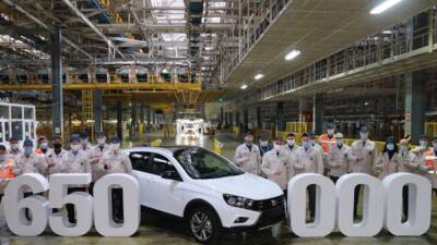 АвтоВАЗ выпустил 650-тысячную Lada Vesta - motor.ru - Ижевск