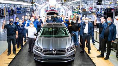 Volkswagen выпустил последний седан Passat - motor.ru - штат Теннесси