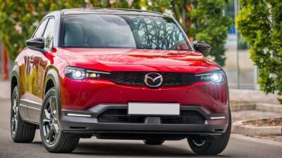 В России начали продавать первый электрокар Mazda - motor.ru - Россия