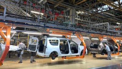 В России сократят производство нескольких моделей Lada и Renault - motor.ru - Россия