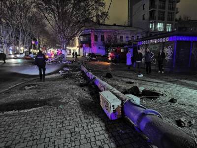 В центре Одессы пьяный на BMW протаранил две машины и два столба: есть пострадавшие - narodna-pravda.ua - Украина - Запорожье - Одесса