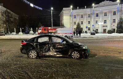 Две девочки пострадали в столкновении лесовоза и легковушки в Твери - afanasy.biz - Тверь - Тверская обл.