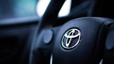 Toyota впервые заняла первое место по продажам в США за почти 100 лет - motor.ru - Сша