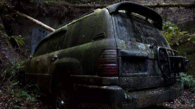 Самый крутой Toyota Land Cruiser бросили в лесу: что от него осталось - auto.24tv.ua - Япония