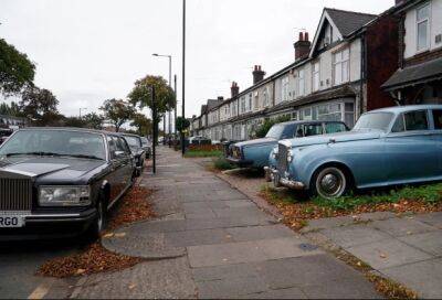 Коллекцию старых Rolls Royce и Bentley хранят под открытым небом в беднейшем районе Британии - autocentre.ua - Англия