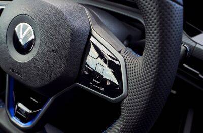 Volkswagen Golf - Томас Шефер - Volkswagen откажется от сенсорных кнопок — они всех достали! - kolesa.ru
