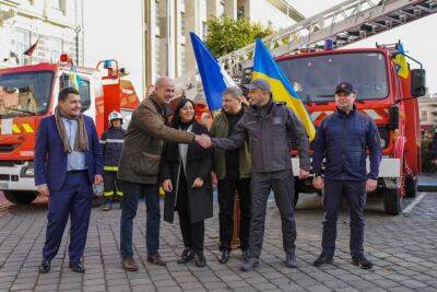 Мэри Акопян - Этьен Де-Понсен - Украинским спасателям передали из Франции 15 автомобилей и надувные лодки - autocentre.ua - Украина - Франция