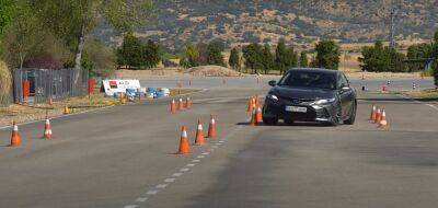 Toyota Camry с треском провалила «‎лосиный» тест (видео) - autocentre.ua