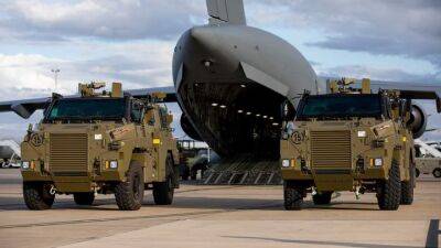 Дмитрий Кулеба - Еще 30 бронемашин Bushmaster Австралия передаст Украине - auto.24tv.ua - Украина - Англия - Россия - Австралия