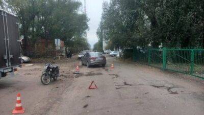 В Омском районе 16-летний водитель мопеда с пассажиркой пострадали в ДТП - usedcars.ru - Омск