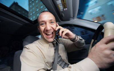 Телефон за рулем: ответить или сбросить? Вот результаты опроса! - zr.ru