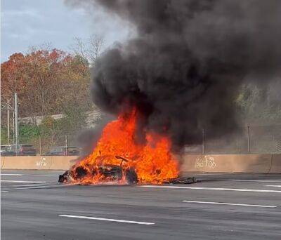 Яркий Lamborghini Aventador SVJ Roadster сгорел на трассе - autocentre.ua - Сша - Нью-Йорк