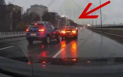 «Шашки» на мокрой дороге — не делайте так никогда! (видео) - zr.ru - Санкт-Петербург - Днр - Лнр - Донбасс