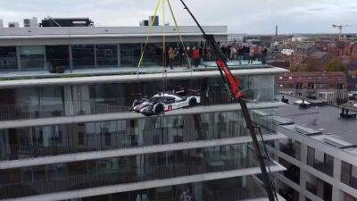 Фанат Porsche установил 919 Hybrid у себя на балконе на восьмом этаже - auto.24tv.ua - Бельгия