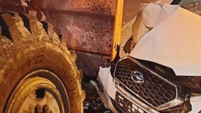 В Омске иномарка столкнулась с трактором, один человек пострадал - usedcars.ru - Омск - Омская обл.