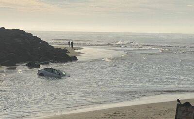 Tesla Model 3 заметили плавающей в океане возле Санта-Барбары - autocentre.ua - Сша - штат Калифорния