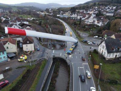 Невероятная перевозка 67-метровой лопасти взорвала сеть (фото) - autocentre.ua - Люксембург