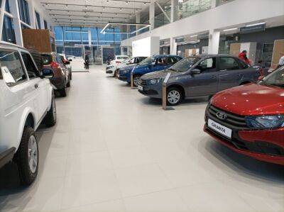 За последнюю неделю россияне купили почти 12 тысяч новых легковых автомобилей - autostat.ru - Россия