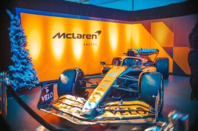 Зак Браун - Оскар Пиастри - В McLaren проводят рождественскую вечеринку - f1news.ru