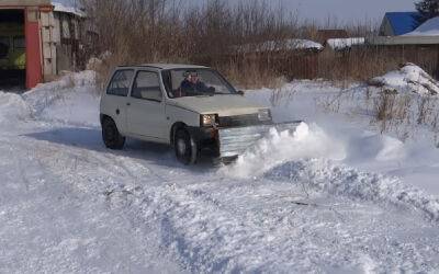 Водитель решил спасти родной двор от снега на «Оке» (видео) - zr.ru - республика Башкирия - Уфа