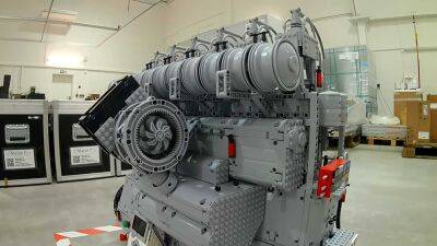 Фанат построил судовой двигатель и дизельный генератор из Lego - autocentre.ua