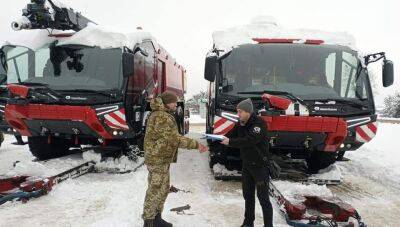 Авиационная эскадрилья Госпогранслужбы получила пожарные автомобили Rosenbaurer Panther - autocentre.ua - Украина - Германия