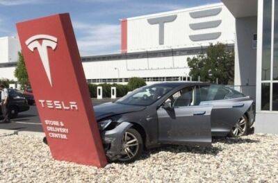 Акції Tesla подешевшали майже на 40% - news.infocar.ua - Сша