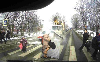 Водитель плохо закрепил груз: последствия на видео - zr.ru - Александровск