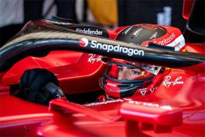 Карлос Сайнс - Mercedes Martinа - В Ferrari начали тесты дождевых шин - f1news.ru