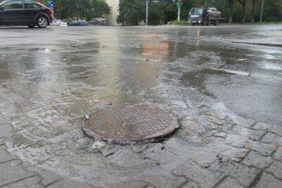 В Деснянском районе Киева часть дороги ушла под воду (видео) - autocentre.ua - Киев - район Деснянский