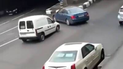 Водитель Nissan попытался скрыться с места ДТП, но ему это не удалось (видео) - autocentre.ua