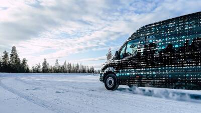 Mercedes-Benz показал тизер нового электрического Sprinter - motor.ru - Mercedes-Benz