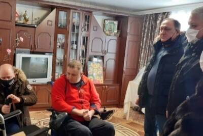 Депутат приобрел для жителя Бондарей инвалидную коляску за 100 тысяч рублей - tambov.mk.ru